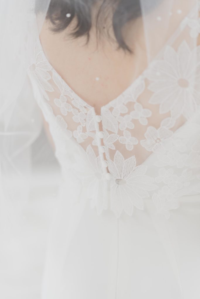 Back lace detailing of wedding dress